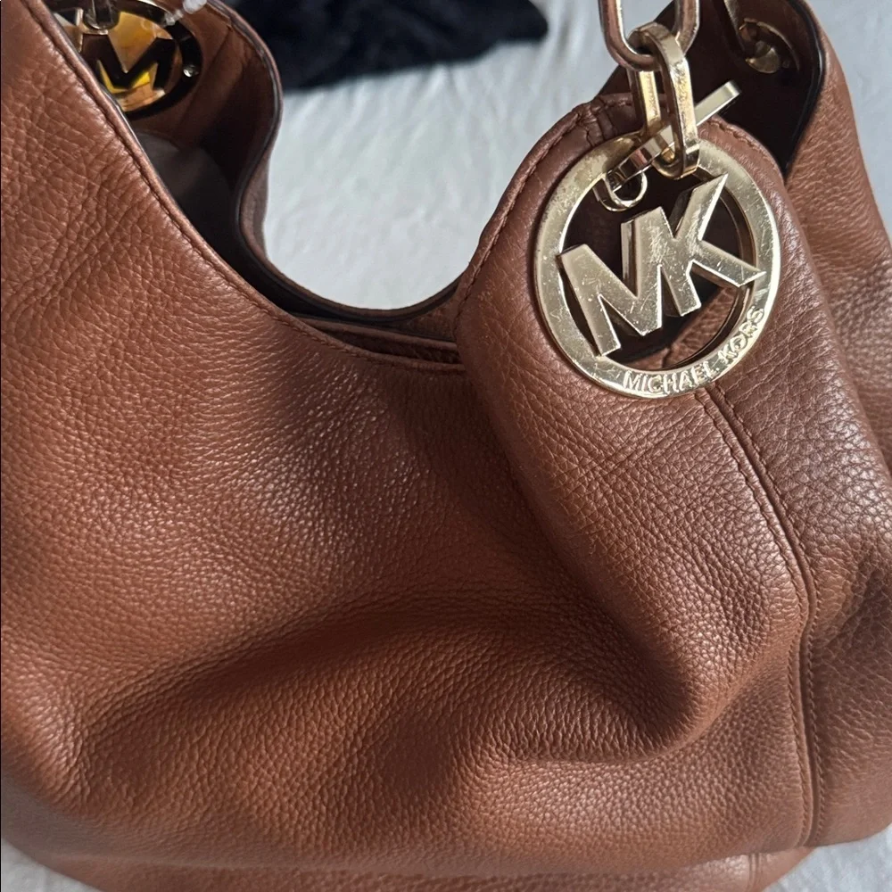Michael Kors Brown Pebbled Leather Multi-Pocket Shoulder Bag. Gold hardware. - Picture 6 of 14